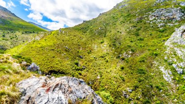 Muhteşem görünümü, Detoitsriver Gorge yakınındaki en yüksek noktası Franschhoek Pass veya Lambrechts Road, Franschhoek şehirleri ve Villiersdorp Western Cape, Güney Afrika için arasında çalışır