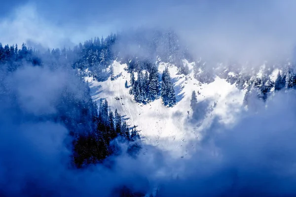 Sol Brillando Través Las Nubes Pico Nevado Montaña Coquitlam Cordillera — Foto de Stock