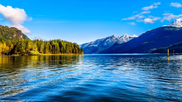 Pitt Lake Com Picos Cobertos Neve Das Orelhas Douradas Pico — Fotografia de Stock