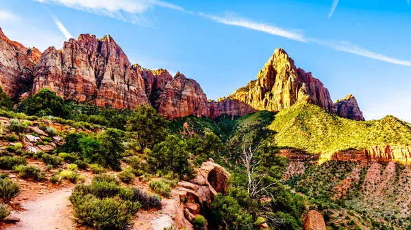 Sonnenaufgang Über Dem Wächtergipfel Zion Nationalpark Utah Usa Während Einer — Stockfoto