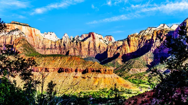 Nascer Sol Sobre Kinesava Templo Oeste Parque Nacional Zion Utah — Fotografia de Stock