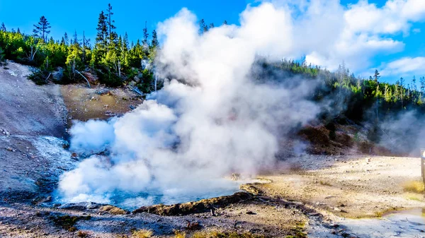 Steam Coming Hot Crystal Clear Blue Water Beryl Spring Geyser — Stock Photo, Image