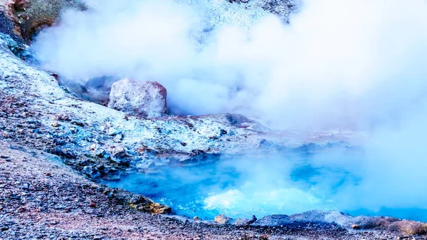 Steam Coming Hot Crystal Clear Blue Water Beryl Spring Geyser — Stock Photo, Image