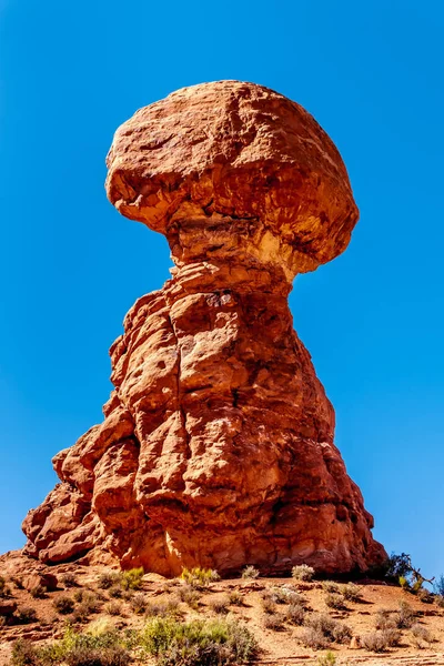 Balanced Rock Tall Delicate Sandstone Rock Formation Desert Landscape Arches — Stock Photo, Image