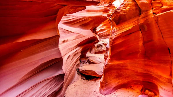 Paredes Curvas Lisas Arenito Vermelho Causadas Pela Erosão Água Mountain — Fotografia de Stock