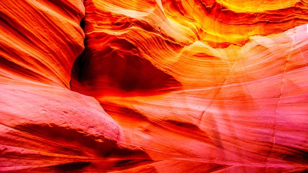 Гладкие Изогнутые Стены Красного Песчаника Вызванные Водной Эрозией Каньоне Горных — стоковое фото