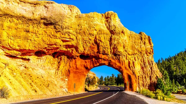 Tunnel Carved Red Sandstone Mountains Red Canyon Highway Highway Bryce — Stock Photo, Image