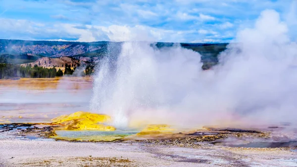 Spouting Water Active Jelly Geyser Its Yellow Sulfur Mineral Mount — Stock Photo, Image