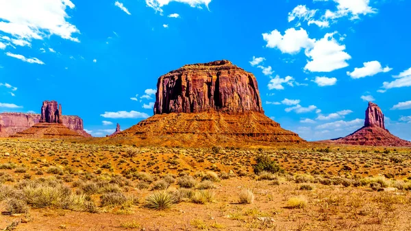 Formações Arenito Vermelho Imponentes West Mitten Butte Merrick Butte East — Fotografia de Stock