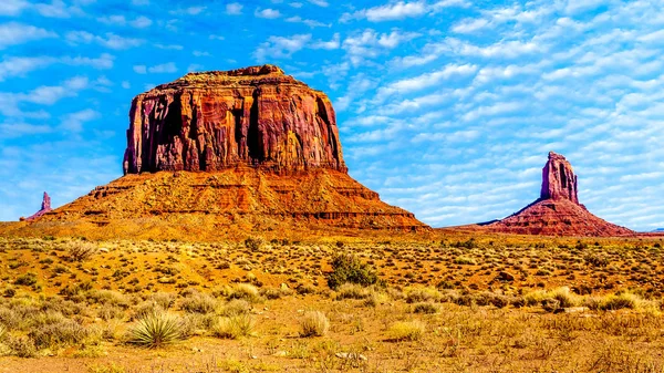 Monumental Red Sandstone Formations Merrick Butte East Mitten Buttes Navajo — стокове фото