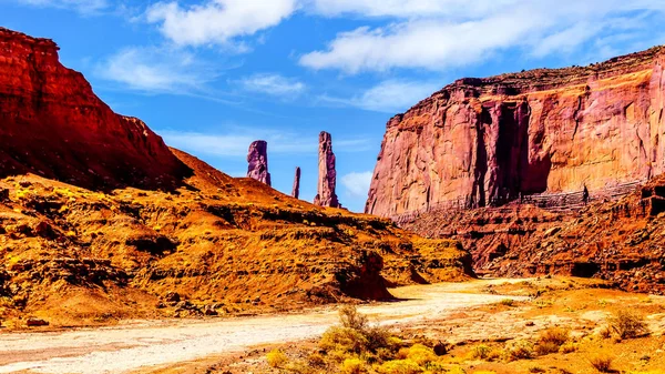 Gravel Road Winding Towering Red Sandstone Formations Three Sisters Pinnacles — Stock Photo, Image