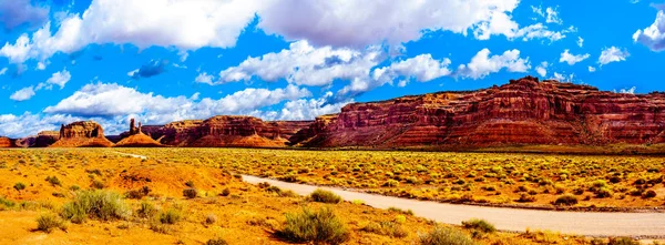 Panorama View Gravel Road Winding Red Sandstone Buttes Pinnacles Semi — Stock Photo, Image