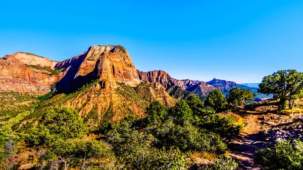 Pemandangan Shuntavi Butte Dan Red Rock Peaks Lainnya Kolob Canyon — Stok Foto