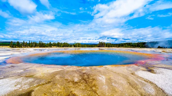 Turkusowa Woda Turkusowego Gejzera Basenu Parku Narodowym Yellowstone Wyoming Stany — Zdjęcie stockowe