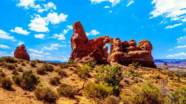 Věžní Oblouk Jeden Mnoha Velkých Pískovcových Oblouků Pouštní Krajině Arches — Stock fotografie