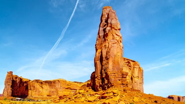 Thumb Uma Formação Maciça Arenito Vermelho Monument Valley Parque Tribal — Fotografia de Stock