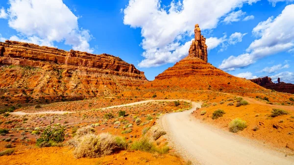 Gravel Road Winding Landscape Red Sandstone Buttes Pinnacles Semi Desert — Stock Photo, Image