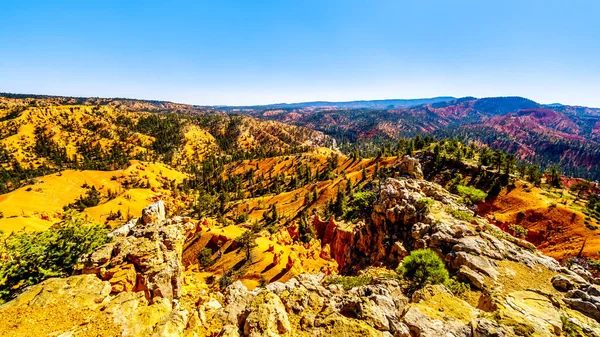 Senderismo Través Del Paisaje Semidesértico Las Montañas Sendero Cassidy Trail —  Fotos de Stock