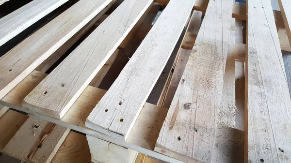 Dřevěná paleta ve skladu — Stock fotografie