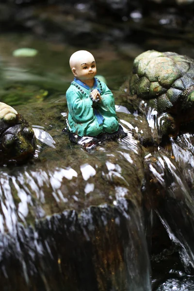 Little buddha munk staty — Stockfoto