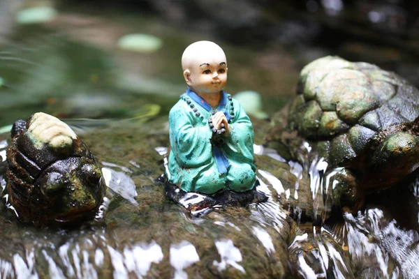 Little buddha munk staty — Stockfoto