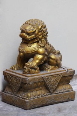 Golden dragon at heykelinin Çin Tapınağı