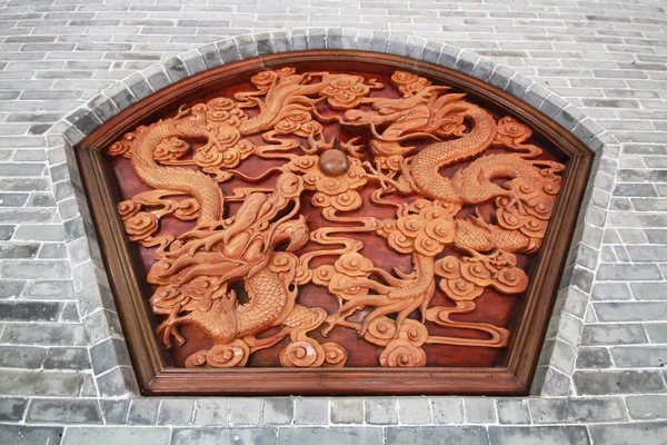 Wall brick stone sculpture wood crafting dragon glass miracle ball — Stock Photo, Image