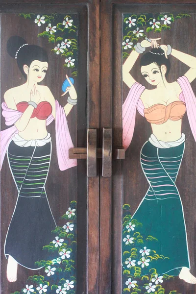 Öreg, fából készült ajtó festett, szexi thai stílusú hölgyek rajz képet, gyönyörű lány rajzfilm és virágok — Stock Fotó