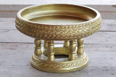 Khantoke ahşap tablo arka planları üzerinde denilen altın Ahşap Antik Sanat geleneksel Kuzey Tay (Chiang mai) yemek tepsisi
