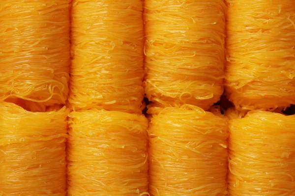 Χρυσές Κλωστές Γλυκό Κρόκο Φοντάν Μανέστρα Μαγειρεμένα Σιρόπι Επιδόρπιο Της — Φωτογραφία Αρχείου
