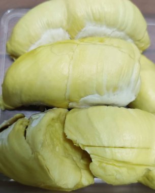 Bir grup sarımtırak tecavüz edilmiş taze Durian çuvalı, Tayland 'dan meyve kralı, taze pazarda en sevdiği hatıra, yiyecek geçmişi.