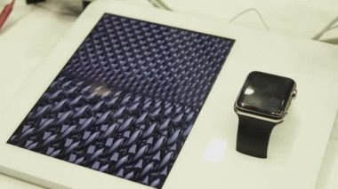 Elektronik sergilenen cihazların görüntüleri. Kiev 05-09-16, 4K