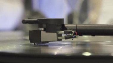Elektronik sergilenen pikabın görüntüleri. Kiev 05-09-16, 4K