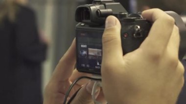 Elektronik sergilenen cihazların görüntüleri. Kiev 05-09-16, 4K