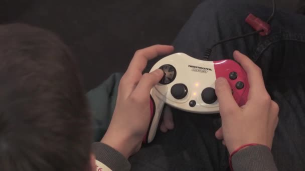 Bir Grup Genç Oyuncu Çevrimiçi Video Oyunları Oynuyor Elektronik Sergi — Stok video