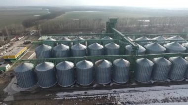 Hava. Tarım tahıl siloları depolama tankı