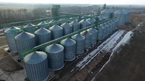 Vista aerea. Serbatoio di stoccaggio silos di cereali agricoli . — Video Stock