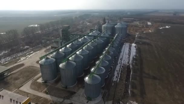 Aereo. Serbatoio di stoccaggio silos di cereali agricoli — Video Stock