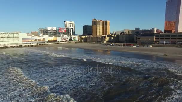 6 Mayıs 2017 - Atlantic City, Nj, Amerika Birleşik Devletleri. Hava. Güneş doğarken Atlantic City. Otel ve casinolar. 4k — Stok video