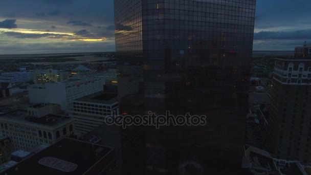 6 Mei 2017 Atlantic City, NJ, Amerika Serikat. Udara. Matahari terbenam yang menakjubkan di Atlantic City. Hotel dan Kasino. 4K — Stok Video