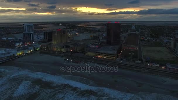 6 de maio de 2017 Atlantic City, NJ, EUA. Aéreo. Um pôr-do-sol incrível em Atlantic City. Hotéis e Casinos. 4K — Vídeo de Stock