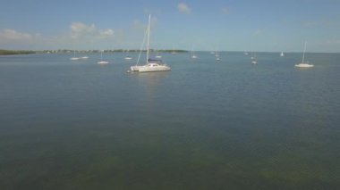 Denizdeki yelkenli teknelerinin görüntüleri