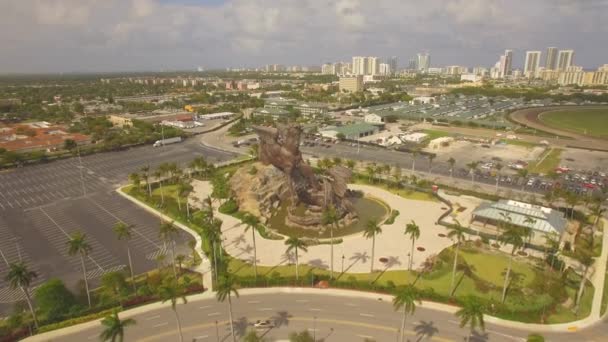 Luchtfoto Pegasus Dragon Massief Bronzen Beeld Hallandale Florida — Stockvideo