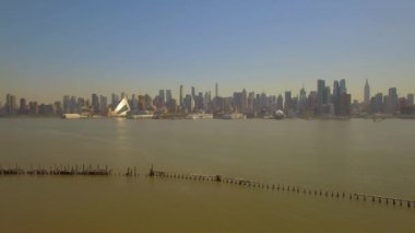 Hava. Hoboken, Hudson Nehri üzerinde 4 k uçan görünümünden Manhattan