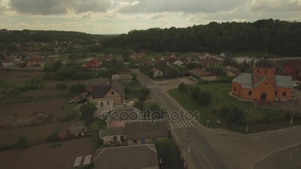 Εναέρια. Τυπικό τοπίο στην Ουκρανία. Προαστιακές κατοικίες ΑΕΡΑ. 4k — Αρχείο Βίντεο