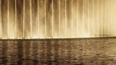 Ağır çekim. Dubai müzik Çeşmesi. Dubai Alışveriş Merkezi yanında göster.