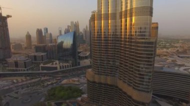 Hava. Burj Dubai dünyanın en yüksek gökdelen. Kamera sinekler ileri.