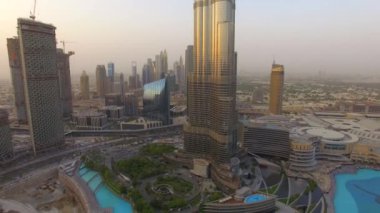 Hava. Burj Dubai dünyanın en yüksek gökdelen. Kamera sinekler ileri.