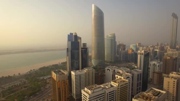 Vista Aérea Paisaje Urbano Abu Dhabi Desde Corniche Beach — Vídeos de Stock