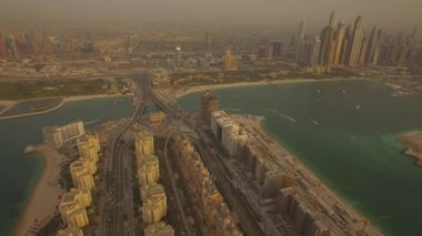Hava. Dubai Jumeirah Palmiye Adası. İş lüks evler daireler. Birleşik Arap Emirlikleri. 4k